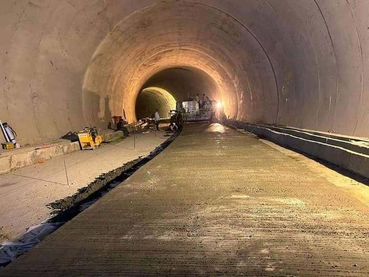 'NH44: Pavement Quality Concrete work has started in 925 meter long Tunnel from Peerah to Kunfer'